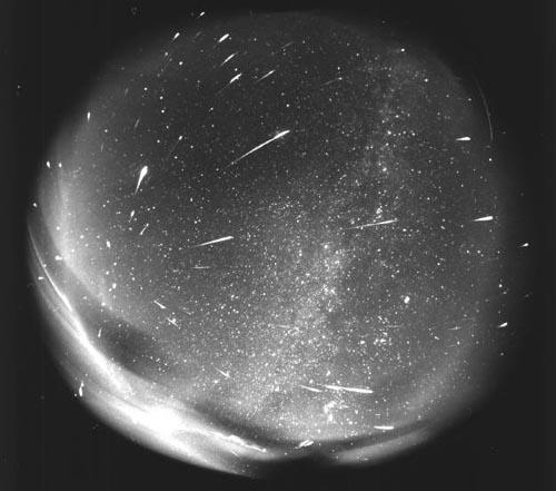 METEORLAR Küçük boyutlardaki mikro meteorlar düz yüzeylerde