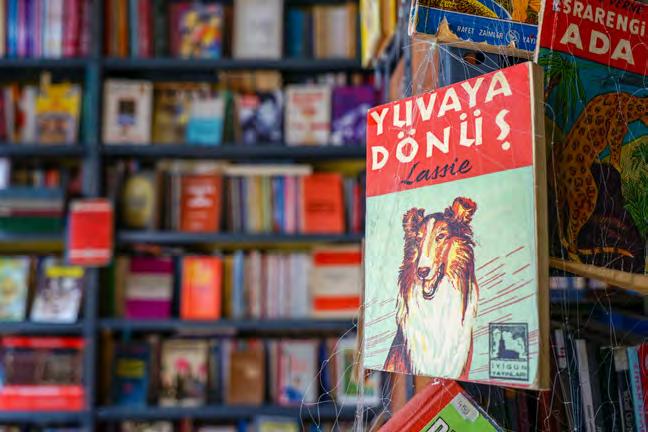 KAYSERI DE BIR SAHAF: KITABISTAN Daha çocukken kitaba bir illet gibi tutulmuşum. Çocukken biriktirdiğim harçlıklarla kitap alırdım. Sonra kitap almak için harçlık biriktirmeye başladım.