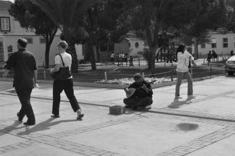 Kıbrıs Şehitleri Sokak ta çeşitli amatör tiyatro grupları kalabalığın arttığı hafta sonlarında sokak tiyatroları sergilemektedir (Bkz.