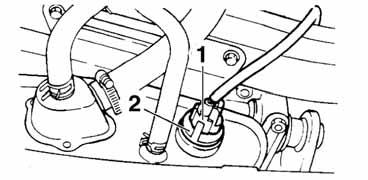 NOT: Motor ya de ifliminin bir Yamaha yetkili servisi taraf ndan yap lmas tavsiye edilir. 1. Kar motosikletini düz bir zemin üzerine yerlefltiriniz ve el frenini devreye al n z. 2.