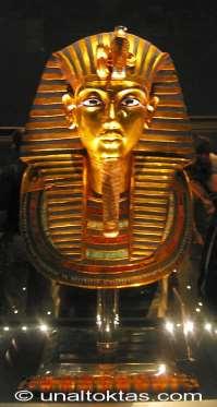 Bilahare Kahire Müzesinde Tutankamon bölümünde çekmiş