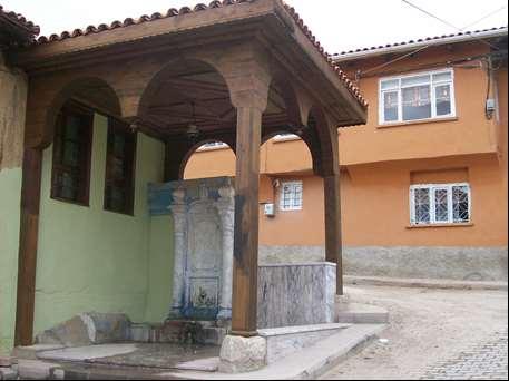 yazılıdır.) 19 AKCAMİ MAHALLESİ Yeşil Çeşme Odunpazarı, Akcami Mahallesi, Malhatun Sokakta yer alır.