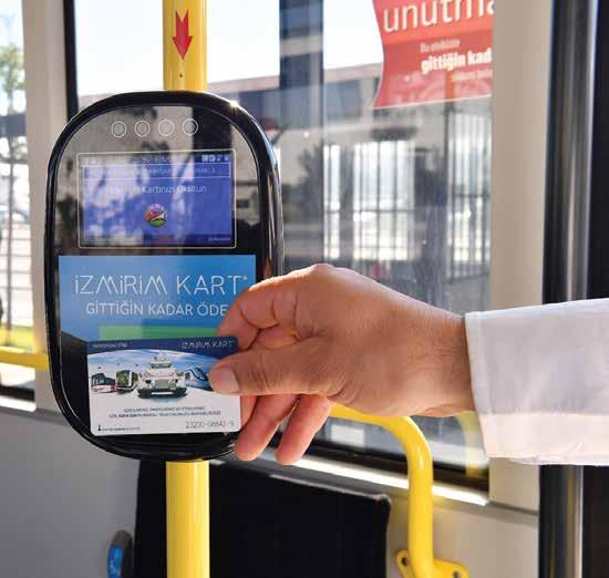 METRO 02 Tükenmez Kart Çok Tuttu "Tükenmez kart" çok tuttu İzmir Büyükşehir Belediyesi'nin toplu ulaşım için devreye aldığı "Tükenmez Kart" uygulaması, "yetersiz bakiye" endişelerini de ortadan