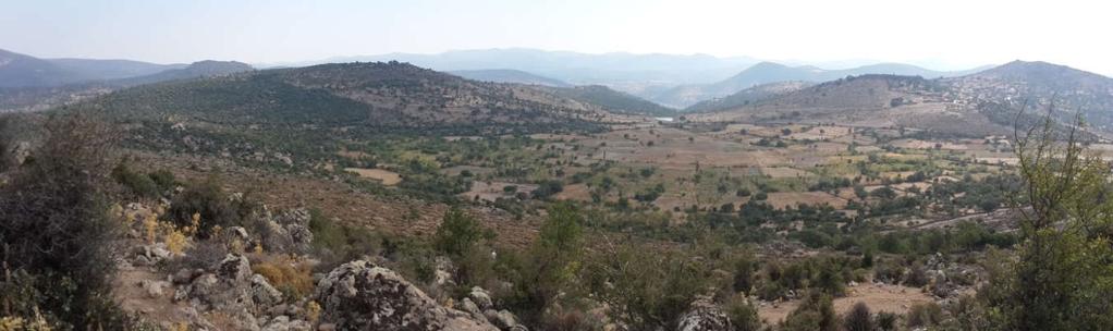 Resim 3. Yuntdağ Yenice/ Kaplan Tepe den doğuya, Yenice Ovacık ve Yunt Dağı na bakış (Foto: Y. Sezgin). M.Ö.7.