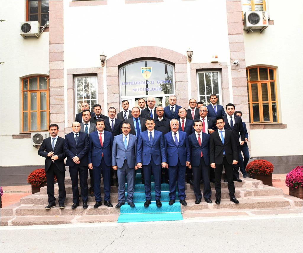 9 Atatürk Odası anı defterini imzalayan Bakan Pakdemirli deftere, "Bugün Metoroloji Genel Müdürlüğümüzün ün çok kıymetli tarihi mekanındayız.