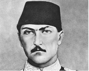 2. Aşağıda Atatürk e ait bir albüm verilmiştir.