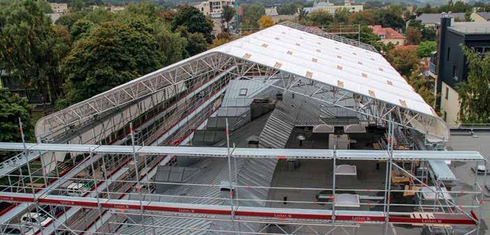 Vinçle tedarik için açıklıklar, çatı bölümlerini birbirinden ayırarak kolay bir şekilde oluşturulabilir.