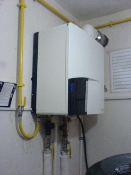 tesisatları Hava ile ısıtma tesisatı Isıtma tesisatları aynı zamanda sistemde kullanılacak ısı enerjisinin üretildiği yere göre; Isı