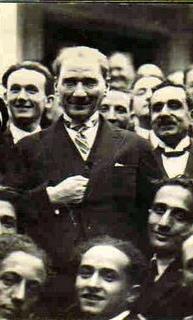 1924: Cumhuriyet Hükümeti, Darülfünun a tüzel kişilik ve katma bütçeyle yönetim hakkı verir. (Ücretler iyileştirilir.