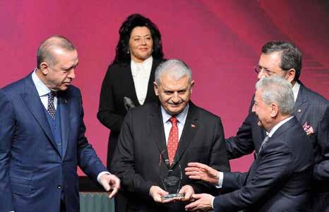 Başbakan Binali Yıldırım konuşmasında "Yılın üçüncü çeyreğinin büyüme rakamı yüzde 11.1. Dünyada bir rekor. Çin'i de Hindistan'ı da geride bırakarak, Türkiye listenin başına yerleşti.