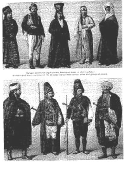Fotoğraf No- 1: Osmanlı dönemi giyimlerinden örnekler (Özel, 1992). Osmanlı giyiminde statüyü belli eden unsur kumaşlardır.