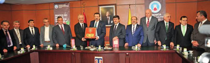 Suat Hacısalihoğlu, her yıl vergi rekortmenlerine ödül verildiğini, bunun da bir yılda yapılan ticaretten elde edilen kârın sonucu devlete verilen verginin sıralanışı olduğunu belirtti.