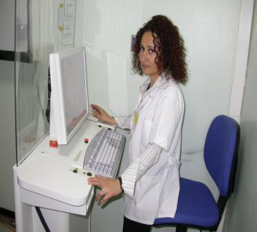 Mamografi incelemesi, HOLOGİC-SELENIA DIGITAL MAMMOGRAPHY SYSTEM (Resim 2, 3 ve 4) cihazıyla, rutin inceleme protokolü olan kraniokaudal (CC) ve