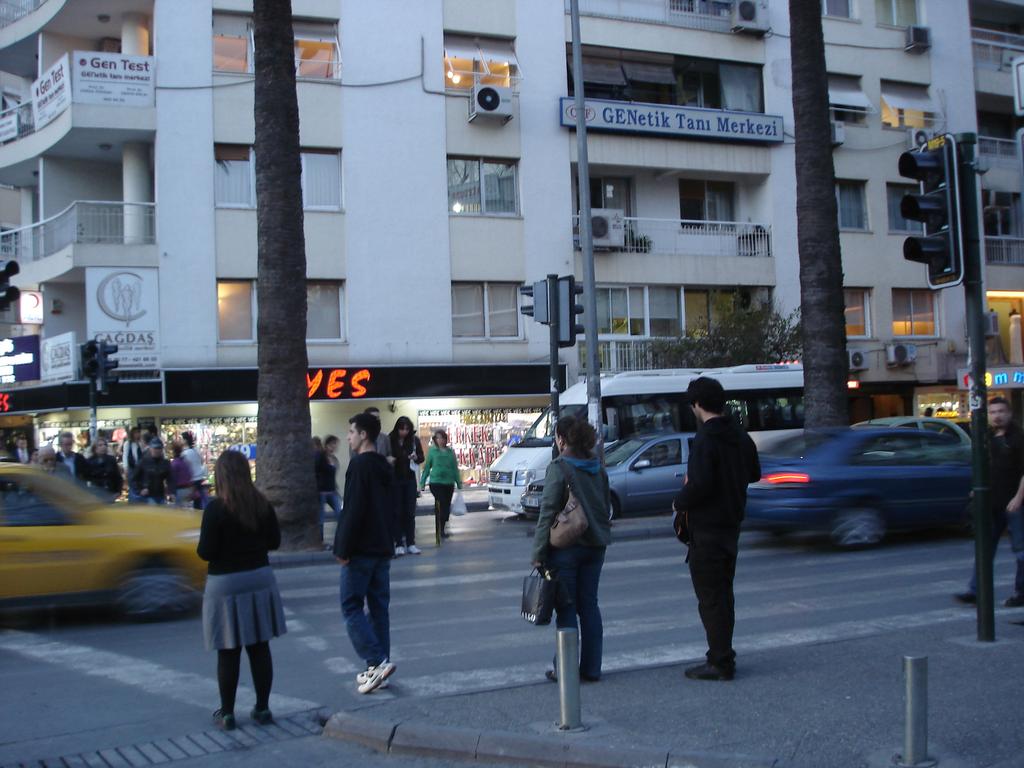 Alsancak Camii yaya