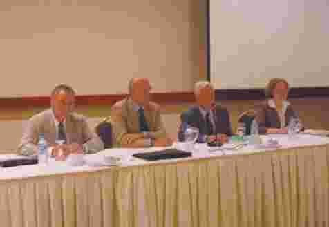 11 2 Haziran 2005 tarihinde saat 9:00'da gerçeklefltirilen Executive Komite toplant s na Yönetim Kurulu Üyeleri kat ld.