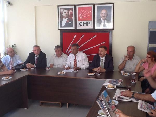 6. Büyükşehir Belediyesi Yasa Tasarısıyla kapatılması gündeme gelen CHP'li beldelerde CHP örgütü tarafından referandum yapıldı.