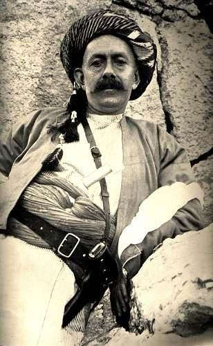Tahsin Sever - 1925 Kürt Hareketinin Yapısı ve Hedefleri 16 Ankara Hükümetinin Kürt politikasının pratik uygulama alanı olan Elcezire Komutalığına gönderdiği talimata, yabancılarla Kürtlerin