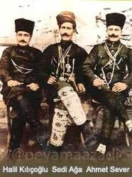 19 Tahsin Sever - 1925 Kürt Hareketinin Yapısı ve Hedefleri Bey in amcazadesi Halil Kılıçoğlu. Her ikisi de hareketten önce Halit Bey in en yakınında bulunan insanlardan.