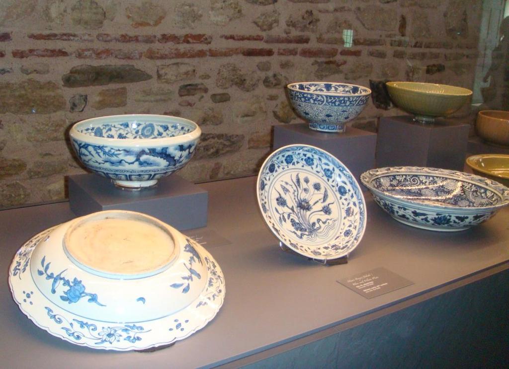 Foto 65 : Topkapı Sarayı Çin Porselenleri İstanbul Türk-İslam Eserleri Müzesi, konusunda dünyanın sayılı müzeleri arasında yer alır ve 40.000 eseri aşan koleksiyona sahiptir.