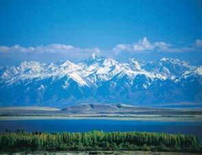 Ülkenin tüm buzulları eriyecek olsa, Kırgızistan 3 m. su tabakası altında kalır. Ülke su kaynakları açısından oldukça zengindir.
