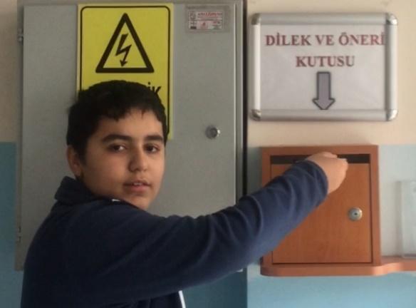 Okullarda öğretmen, öğrenci, veli ve diğer okul çalışanlarının görüş ve önerilerini almak için dilek kutuları vb. oluşturulacaktır.