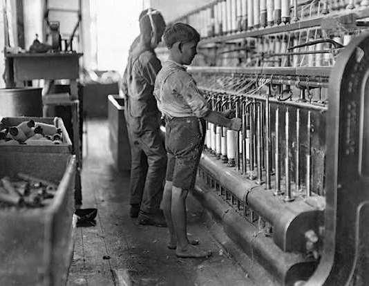 Sanayi Devrimi Kadın ve çocuk işçiler Çalışma yaşının 9 a inmesi Sabah 3 te işbaşı, 22:00 da ya da gece yarısı mesai bitimi (19 saat mesai) On beş dakika kahvaltı, yarım saat öğle