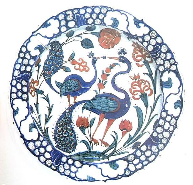99 Resim 105: Tavus kuşu motifli çini tabak, Gulbenkian Müzesi,