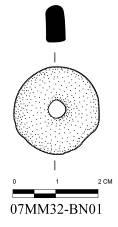 Katalog No: 151 Kazı Envanter No: 07MM32-BN01 Eserin Adı: Boncuk Ölçüleri: Çap: 2 cm, Del. Çap: 0,6 cm, Kal: 0,5 cm Bulunduğu Tarih: 08.