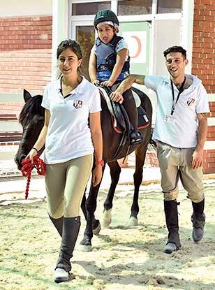 Engelli Dostu Belediye ünvanına sahip İzmir Büyükşehir Belediyesi, Buca da kurulan Türkiye nin en büyük sosyal yaşam kampüsünde, engellilere yönelik bir dizi eğitim programı sürdürüyor.