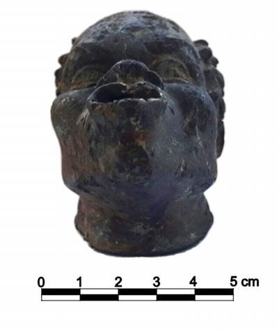 Sinop Müzesi nde Bulunan Üç Plastik Kandil 97 Ölçüleri: U. 12,3 cm (kulp dahil), G.5,2 cm, Y. 6,3 cm.
