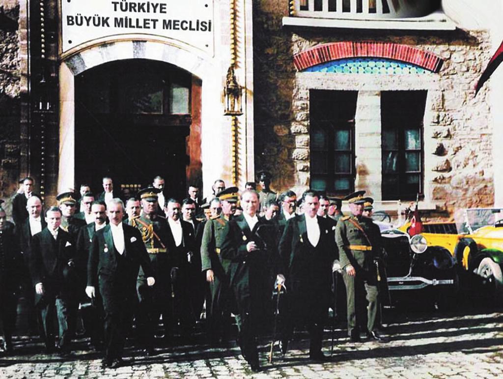 BD EK M 2011 Cumhuriyet in ilan (29 Ekim 1923) seçilebilir. Türkiye Cumhurbaflkan Devletin Baflkan d r. Bu s fatla lüzum gördükçe Meclis e ve Bakanlar Kurulu na baflkanl k eder.