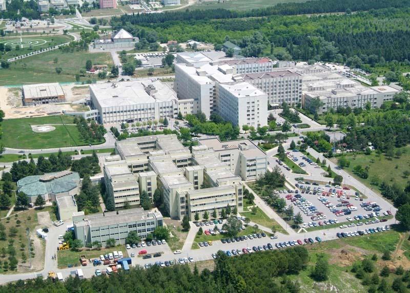 Şekil712.71 Uludağ Üniversitesi kampus görünümü (Anonim 2010n) 2.10.2.5 Gaziantep Üniversitesi (Gaziantep, Türkiye) Gaziantep Üniversitesi, Gaziantep-Kilis Karayolu üzerinde kent merkezine yaklaşık 7 km uzaklıkta bulunmaktadır.