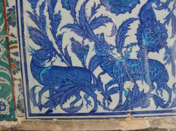Türklerin Orta Asya'dan beri kullandığı bu süsleme tarzı Anadolu Selçukluları zamanında stilize edilerek