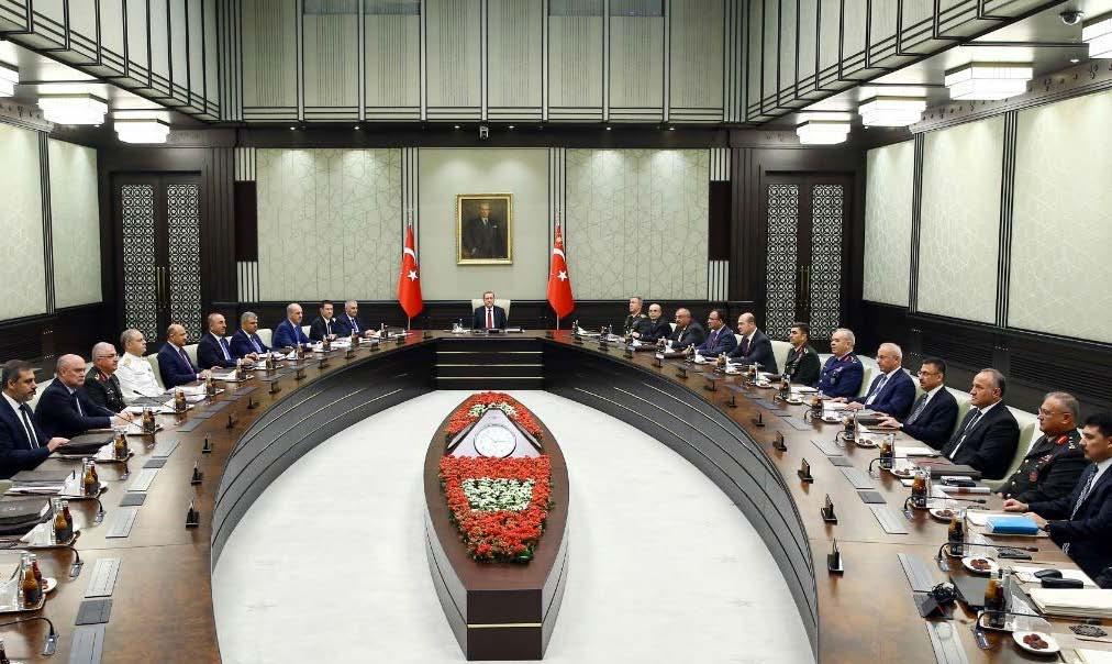 Cumhurbaşkanının talebiyle Türkiye Büyük Millet Meclisi her defasında dört ayı geçmemek üzere süreyi uzatabilir. Savaş hallerinde bu dört aylık süre aranmaz.