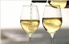 Renk bakımından beyaz şarapların rengi güzel altın sarısı renkte olur, ya da böyle olmalıdır.