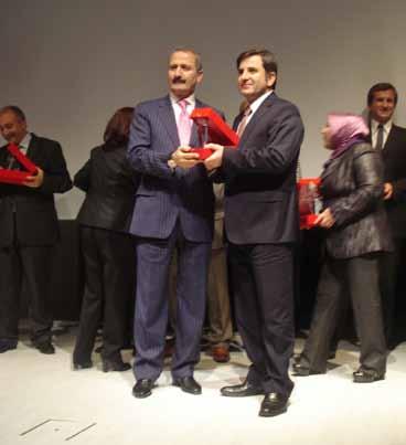Albaraka Türk Katılım Bankası; sağlam yapısı, güçlü ve güvenilir faizsiz bankacılık anlayışı, ülke ve bölge ekonomisine yaptığı katkılar ile 2009 Yılının En İyi Katılım Bankası seçilerek ödüle layık