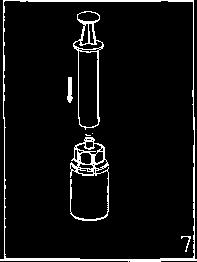 7. Boş, steril bir şırıngaya hava çekiniz. Ürün flakonu yukarıya doğru iken, şırıngayı Mix2Vial'ın Luer Lock bağlantı parçasına bağlayınız. Ürün flakonuna hava enjekte ediniz. 8.