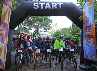 yarışa katılan herkese teşekkür etti. Bisiklet yarışına katılan Cem Kandemir, MTB yapıyoruz, yol bisikleti yapıyoruz.