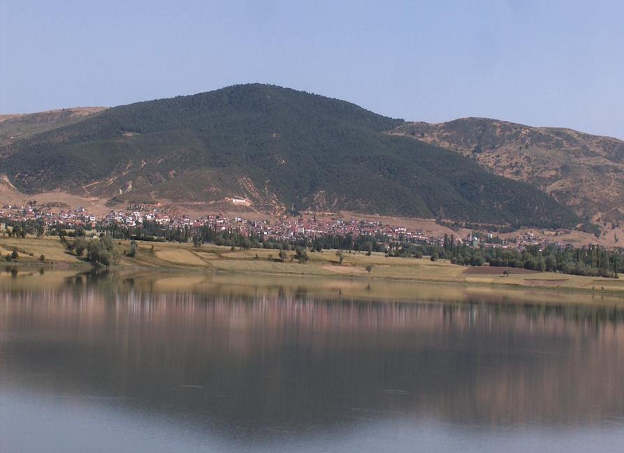 Sandıklı İlçesinde Doğal Yapının Kır Yerleşmeleri Üzerindeki Etkileri termal kaynaklar ile birleşince önemli bir termal kür potansiyelinin ortaya çıkmasına neden olmuştur. Foto: 5.