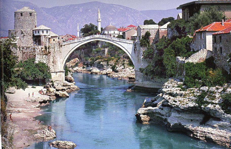 İsmail HODZİÇ - Muhammet OKUDAN 175 KARAGÖZ (KARAĐOZ) BEY MEDRESESİ Osmanlı Döneminde Mostar da yüksek eğitimi veren toplam 11 medrese vardı.