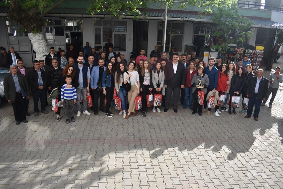 Beykent Üniversitesi Mimarlık bölümü öğrenci gurubu ve hocaları ilçemiz Kocaseyit mahallemizde hazırladıkları sosyal sorumluluk projelerin sunumu yapıldı.