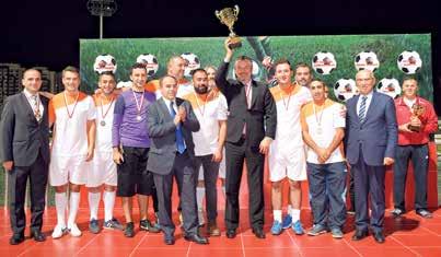 SAMPİYON YAVUZHAN EFSANELER FUTBOL TURNUVASI Türkiye Jokey Kulübü nün ev sahipliğinde gerçekleşen Efsaneler Futbol Turnuvası nda mutlu sona Yavuzhan takımı ulaştı.