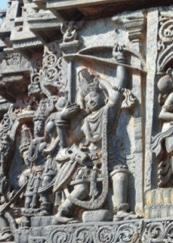 nağına yer alan bir örnektir. olayların anlatıldığı bir kompozisyonun merkezinde yer almıştır. 1071 Resim 24. Rama, Halebidu Tapınağı M.