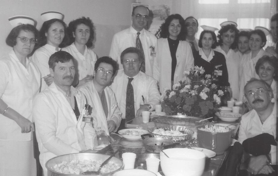 1981-1985 Uludağ Üniversitesi Tıp Fakültesi nde Göz Hastalıkları uzmanlık eğitimi için Asistanlık yıllarım oldu. 1986-1988 yıllarında Bilecik Devlet Hastanesi nde mecburi hizmetimi tamamladım.
