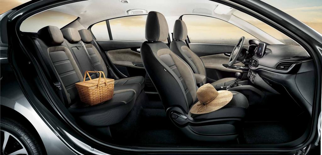 Egea Sedan, olağanüstü döşemesiyle, beş rahat koltuğu, ince detayları ve seçim yapabileceğiniz beş farklı kaplamasıyla