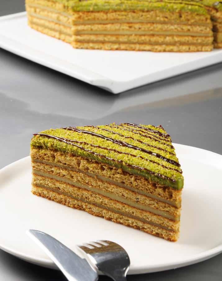 Ballı Fıstıklı Pasta Honey Pistachio Cake '' Bal ve fıstıklı keki süt kremasıyla buluşturan leziz pasta.