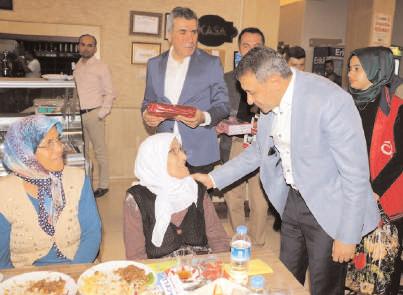 edilen iftar yemeği programına, Burdur Valisi Hasan Şıldak, Eşi Fatma Nur Şıldak, Vali Yardımcısı Ali Nazım Balcıoğlu, Bucak Kaymakamı ve Bucak