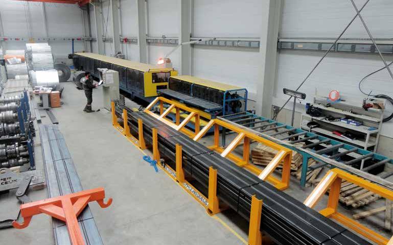 Stelta Çelik Yapı Proﬁlleri Üretim portföyümüzde bulunan proil çekme makinasının yanı sıra, yeni gelen dünyanın bu konuda lider proil