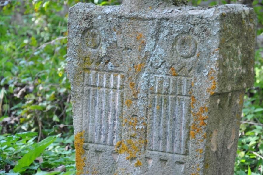 Posof Çevresindeki Mezarlıklar ve Mezar Taşları 261 Foto. Kumlukoz (Ğume) Köyü mezarlığından.