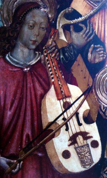Şekil 1.13 VİOLA POMPOSA (İt.): Viola pomposa, gösterişli viol anlamına gelirdi. Viola da braccio adlı 4 telli enstrümana bir telin daha ilave edilmesiyle ortaya çıkmıştı.
